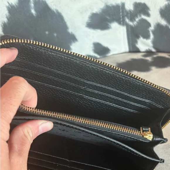 Tory Burch Black Leather Zip Around Wallet - Picture 12 of 16